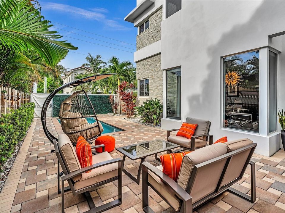 Recently Sold: $1,199,000 (3 beds, 3 baths, 2352 Square Feet)