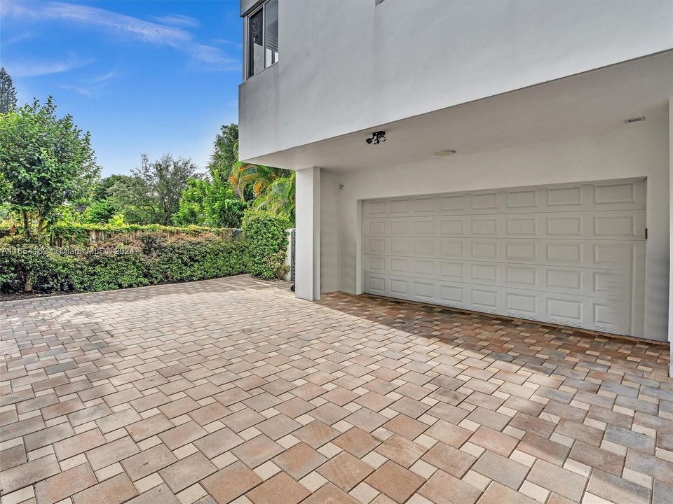 Recently Sold: $1,199,000 (3 beds, 3 baths, 2352 Square Feet)