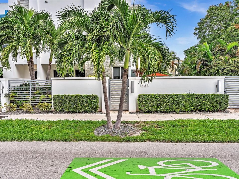 Recently Sold: $1,199,000 (3 beds, 3 baths, 2352 Square Feet)