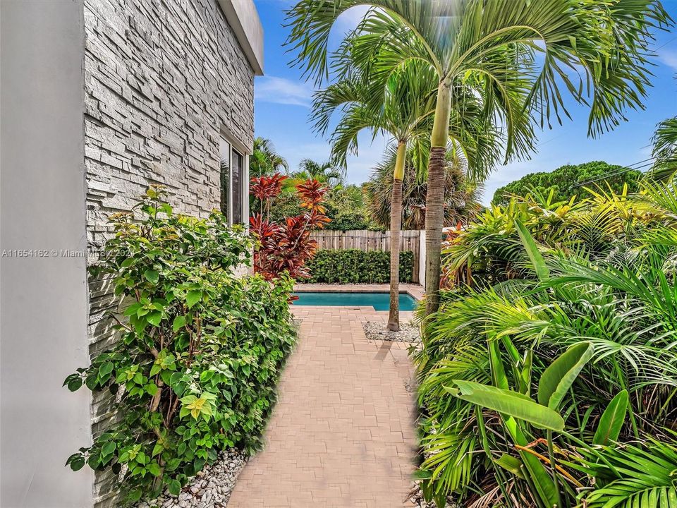 Recently Sold: $1,199,000 (3 beds, 3 baths, 2352 Square Feet)