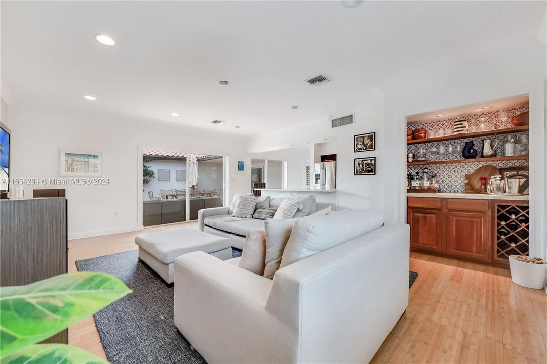 For Sale: $1,125,000 (4 beds, 2 baths, 2322 Square Feet)