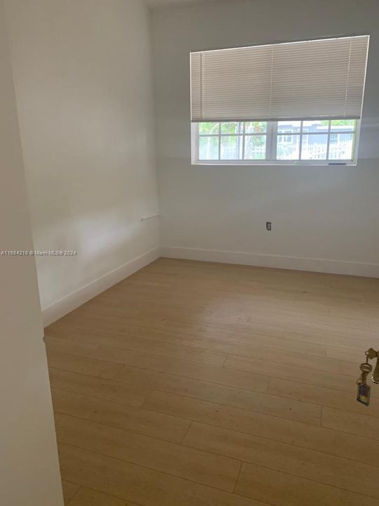 Active With Contract: $3,000 (3 beds, 2 baths, 1015 Square Feet)