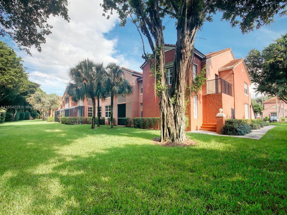 Active With Contract: $3,100 (3 beds, 3 baths, 1438 Square Feet)