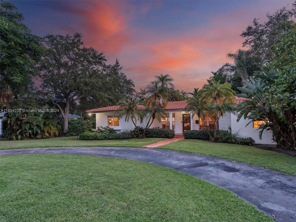 For Sale: $1,999,000 (3 beds, 3 baths, 2372 Square Feet)