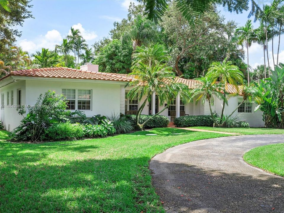 For Sale: $1,999,000 (3 beds, 3 baths, 2372 Square Feet)