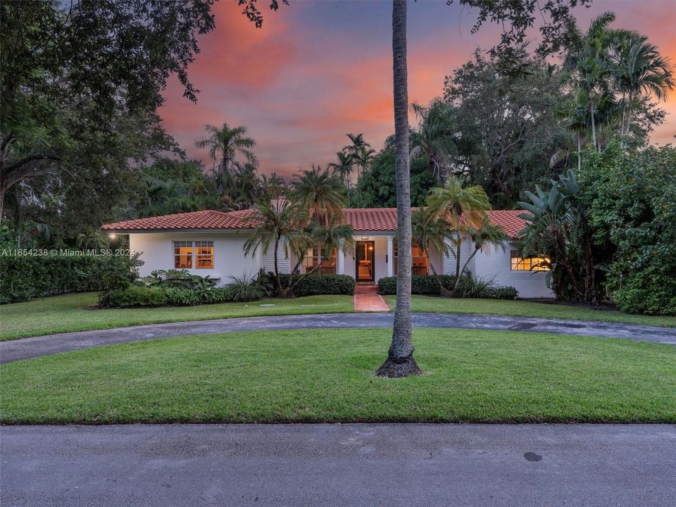 For Sale: $1,999,000 (3 beds, 3 baths, 2372 Square Feet)