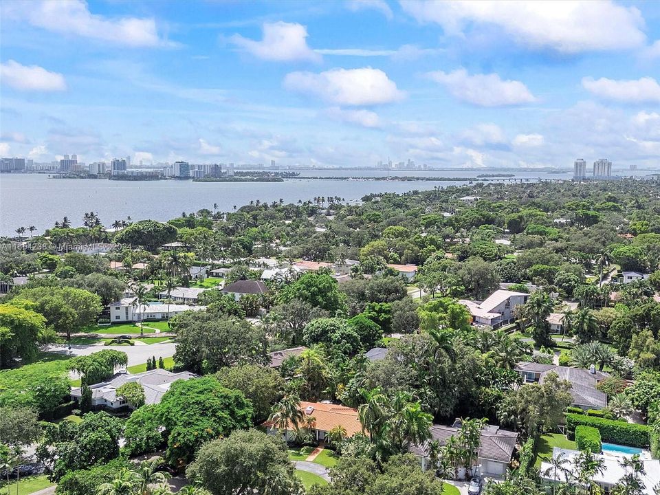 For Sale: $1,999,000 (3 beds, 3 baths, 2372 Square Feet)