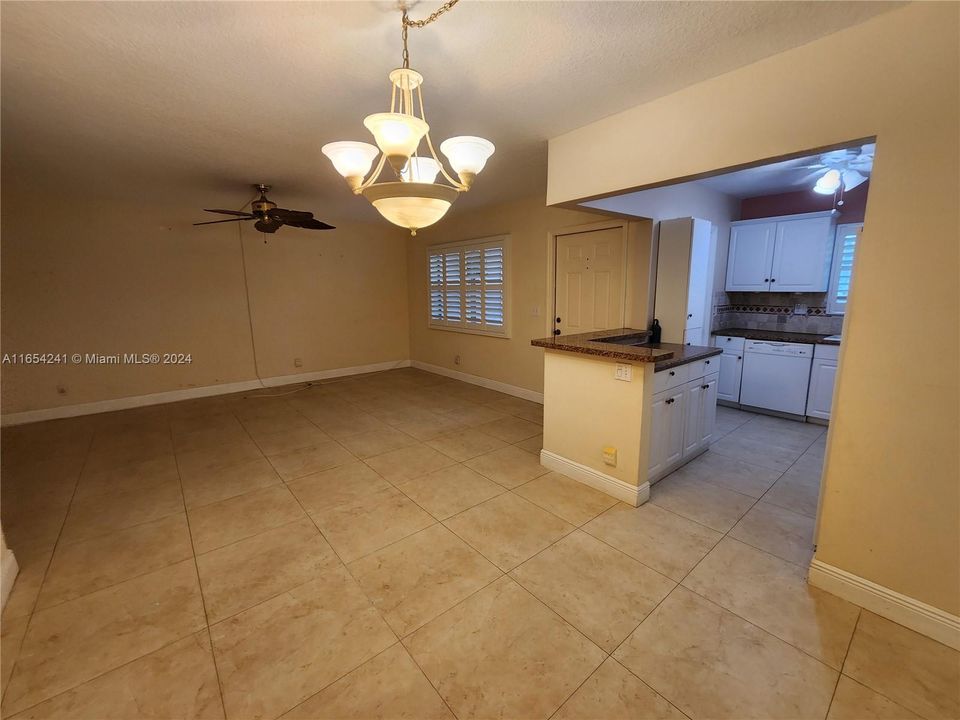 For Sale: $239,000 (2 beds, 2 baths, 1000 Square Feet)