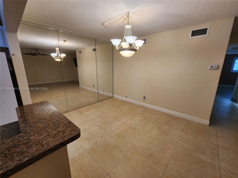 For Sale: $239,000 (2 beds, 2 baths, 1000 Square Feet)