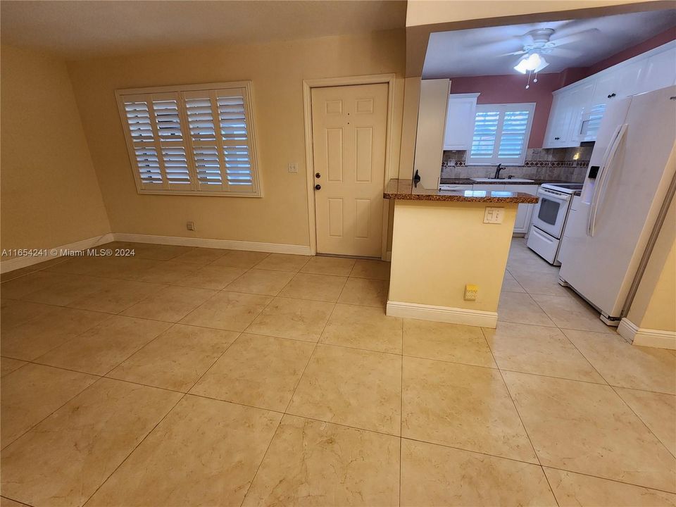 For Sale: $239,000 (2 beds, 2 baths, 1000 Square Feet)