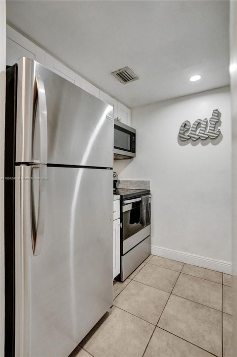 For Rent: $1,950 (1 beds, 1 baths, 801 Square Feet)