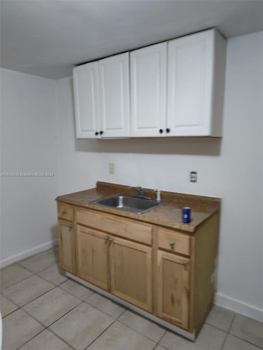 For Rent: $1,600 (3 beds, 1 baths, 1137 Square Feet)