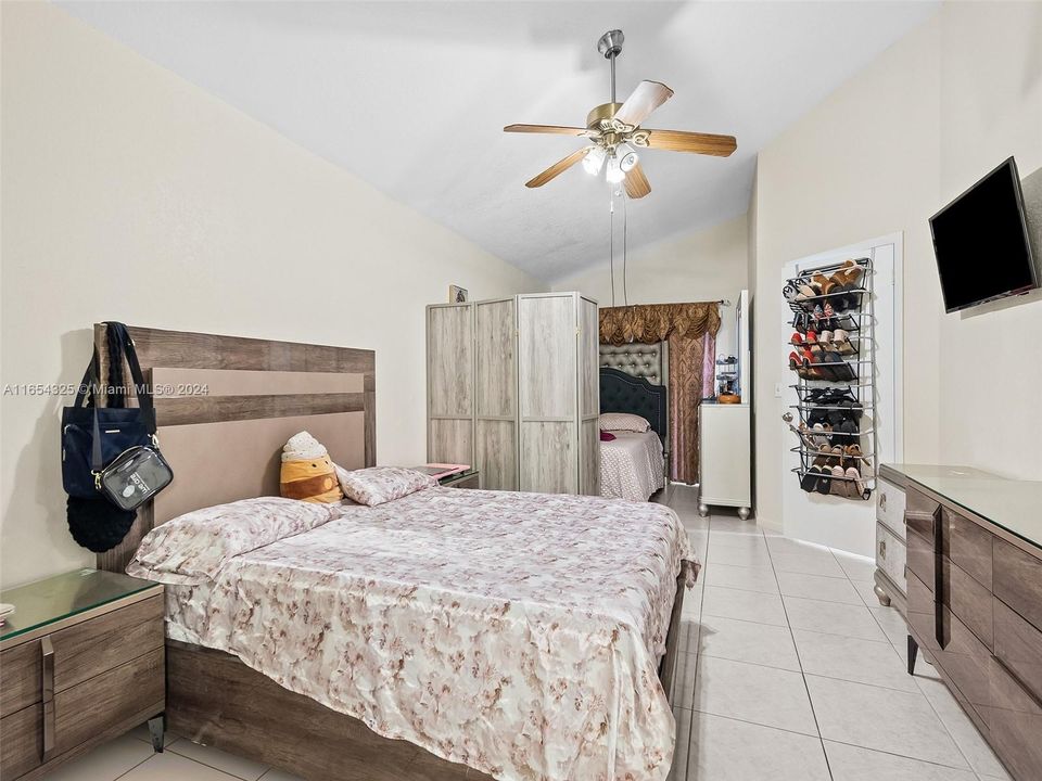 For Sale: $479,000 (3 beds, 2 baths, 1470 Square Feet)