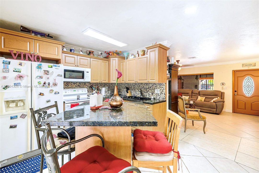 For Sale: $689,000 (3 beds, 3 baths, 1400 Square Feet)