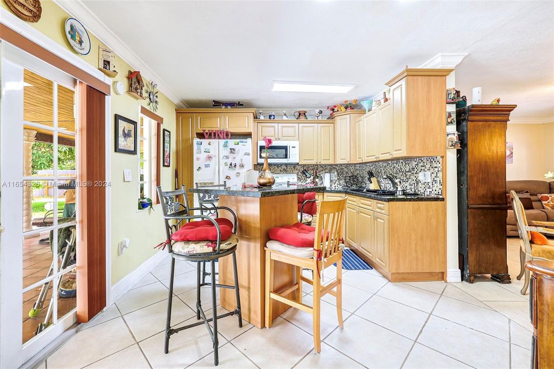 For Sale: $689,000 (3 beds, 3 baths, 1400 Square Feet)