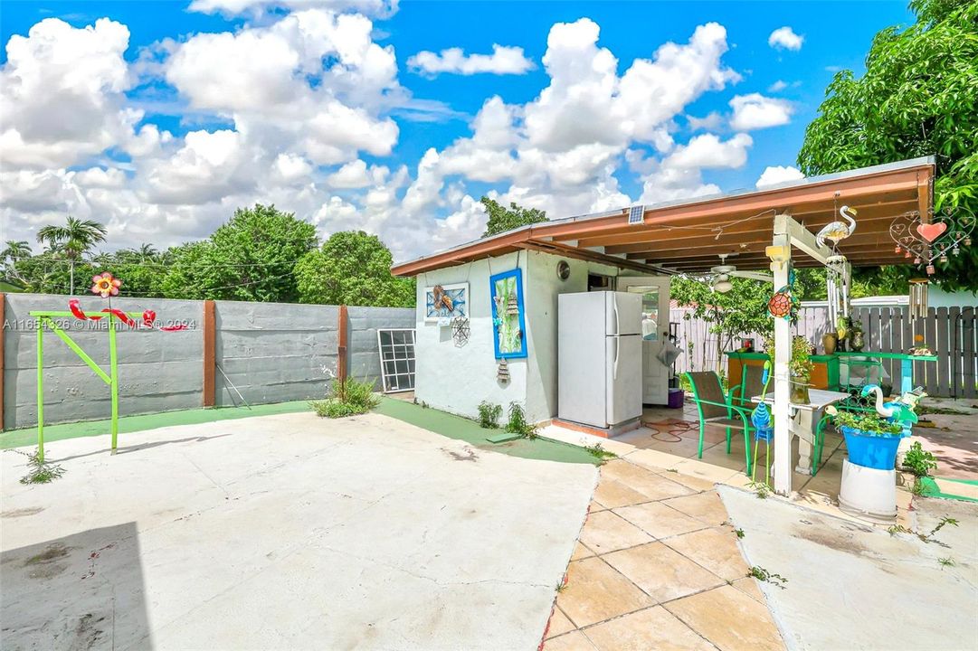 For Sale: $689,000 (3 beds, 3 baths, 1400 Square Feet)