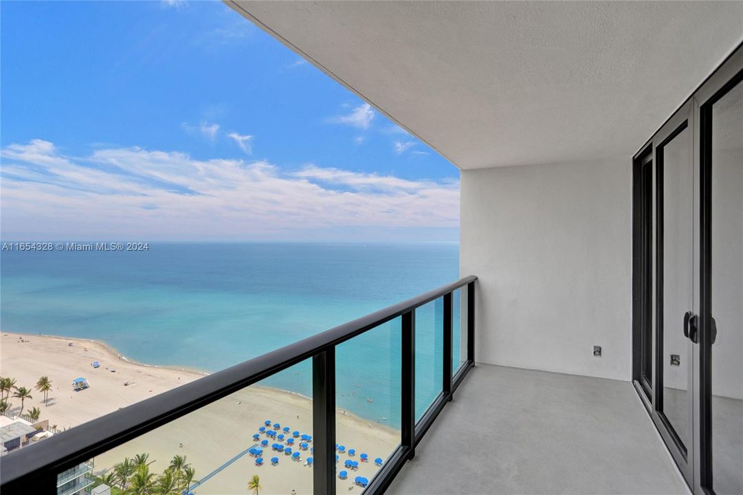 Active With Contract: $3,300 (2 beds, 2 baths, 1070 Square Feet)