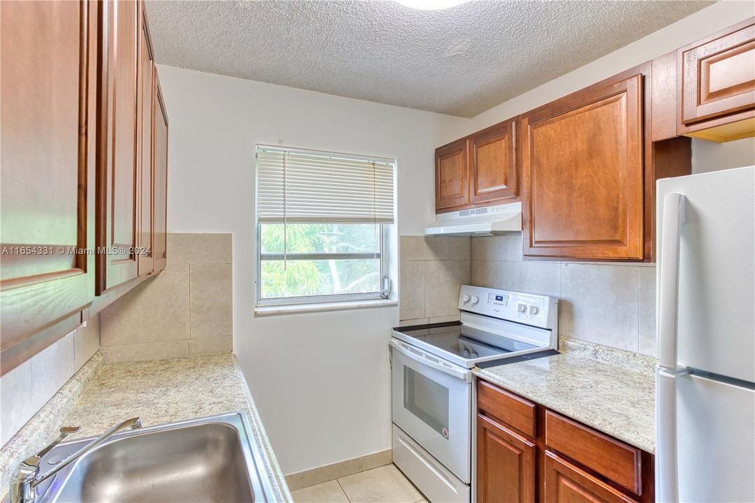 For Sale: $179,900 (2 beds, 1 baths, 730 Square Feet)