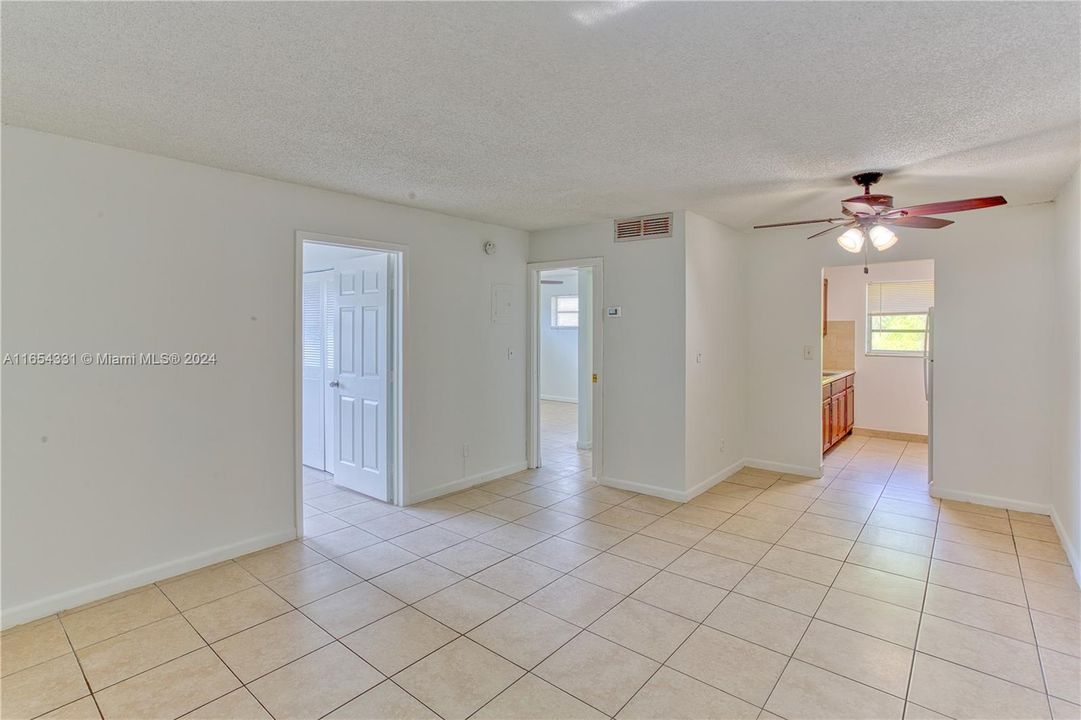 For Sale: $179,900 (2 beds, 1 baths, 730 Square Feet)