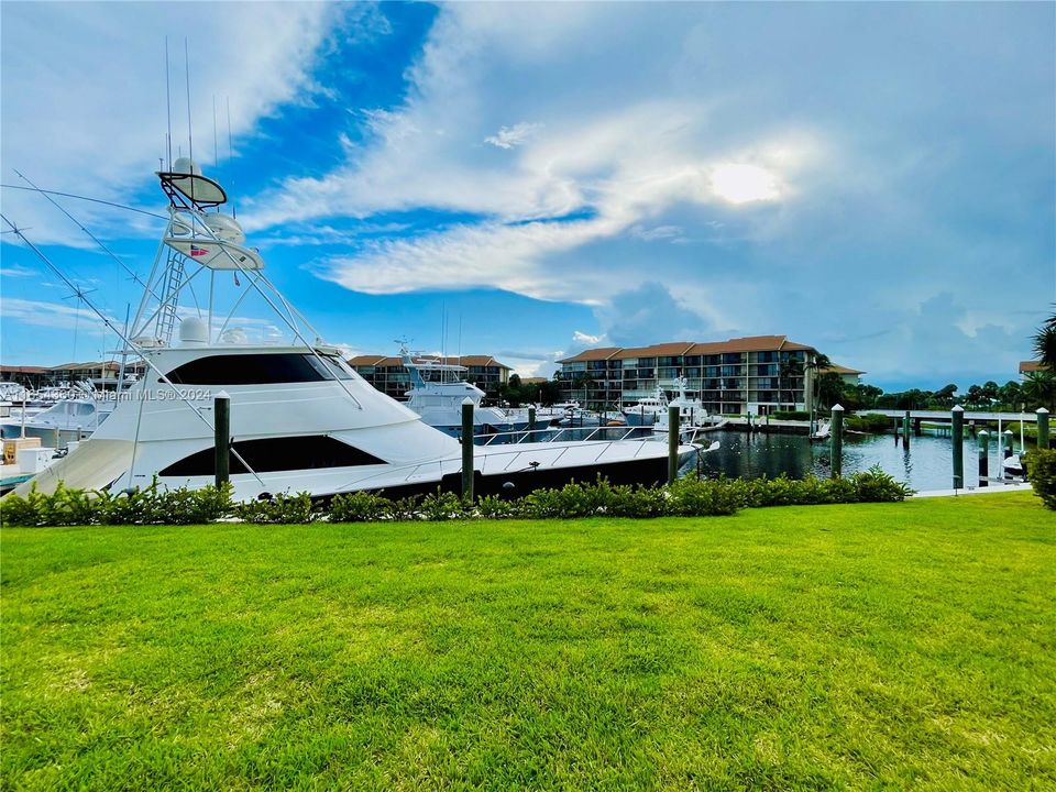 For Sale: $650,000 (2 beds, 2 baths, 1385 Square Feet)