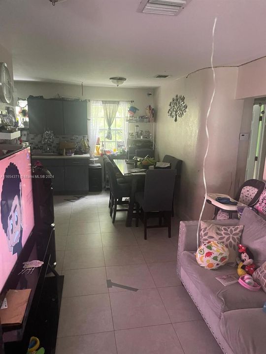 En Venta: $530,000 (3 camas, 2 baños, 1083 Pies cuadrados)