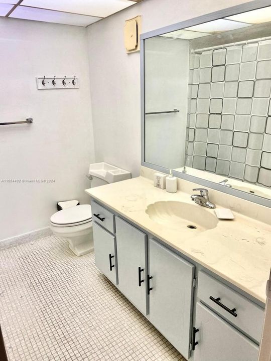 For Rent: $2,400 (2 beds, 2 baths, 1106 Square Feet)