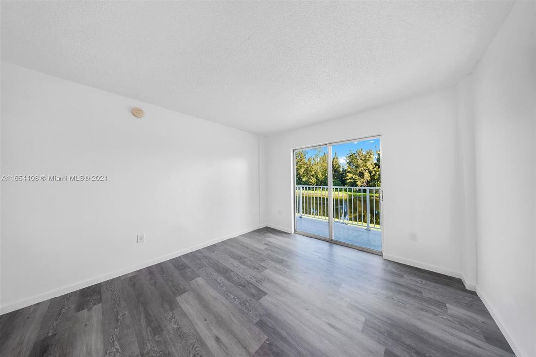 Active With Contract: $1,750 (1 beds, 1 baths, 658 Square Feet)