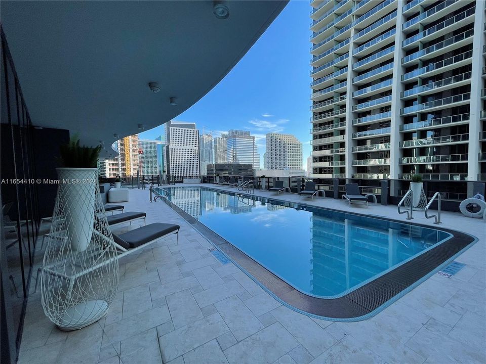 Active With Contract: $8,250 (2 beds, 2 baths, 1356 Square Feet)