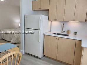 For Rent: $1,400 (1 beds, 1 baths, 1345 Square Feet)