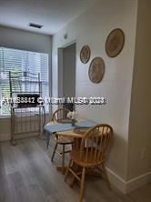 For Rent: $1,400 (1 beds, 1 baths, 1345 Square Feet)