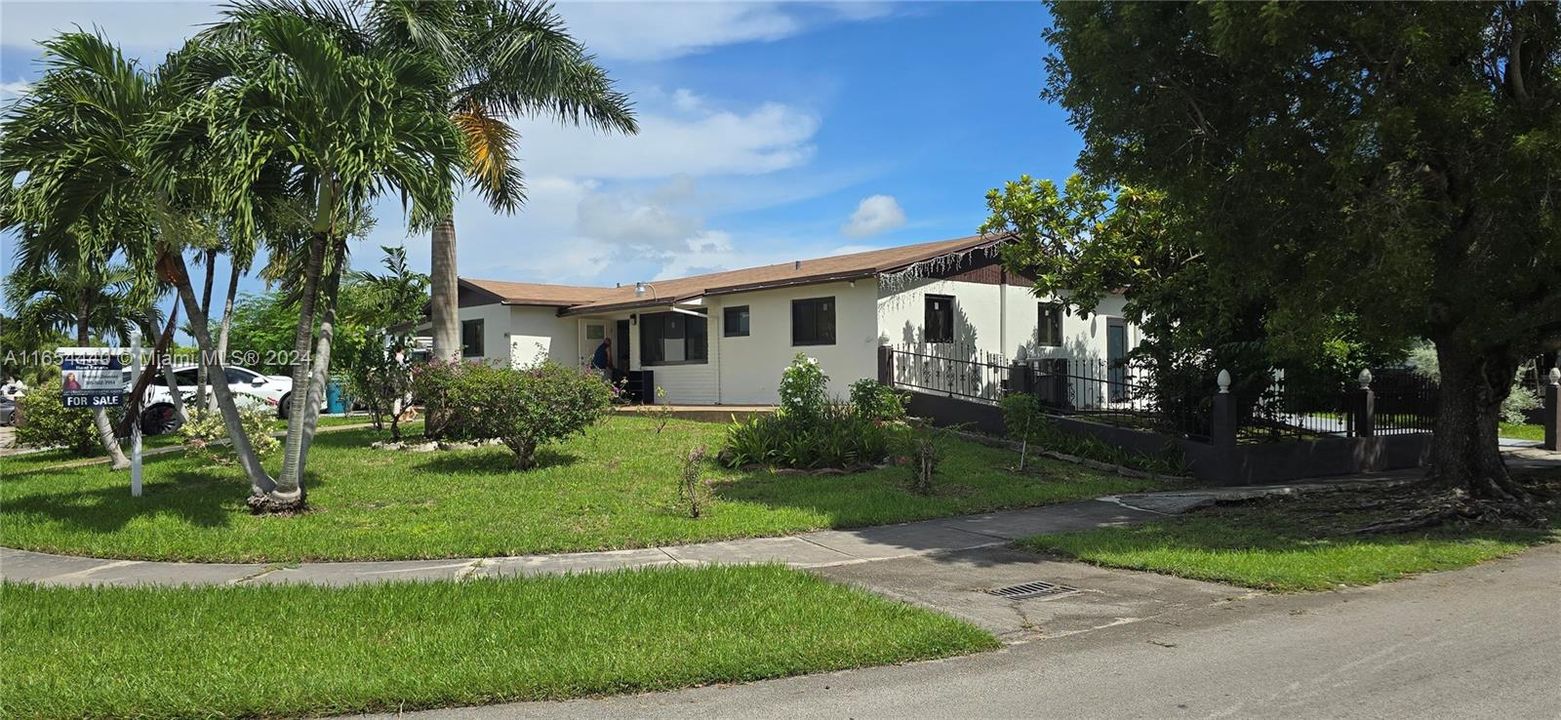 Active With Contract: $530,000 (5 beds, 3 baths, 1906 Square Feet)