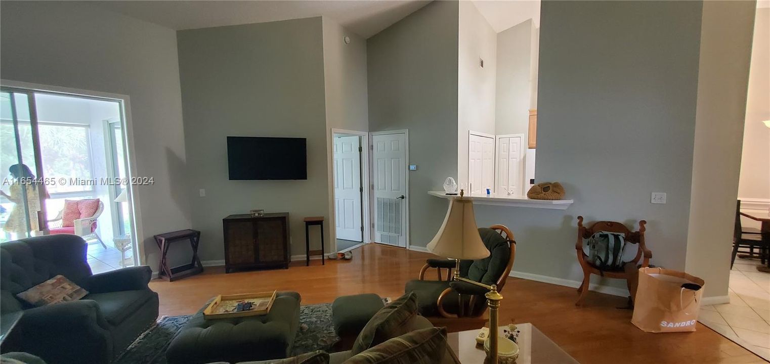 En Venta: $295,000 (2 camas, 2 baños, 0 Pies cuadrados)