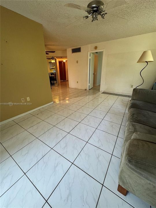 For Sale: $130,000 (2 beds, 2 baths, 950 Square Feet)