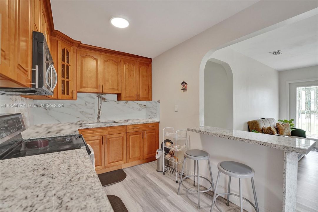 For Sale: $465,000 (3 beds, 1 baths, 986 Square Feet)