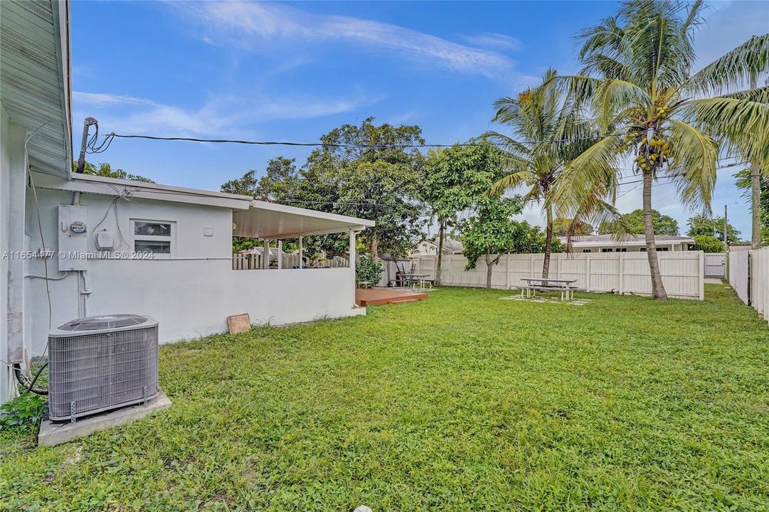 For Sale: $465,000 (3 beds, 1 baths, 986 Square Feet)