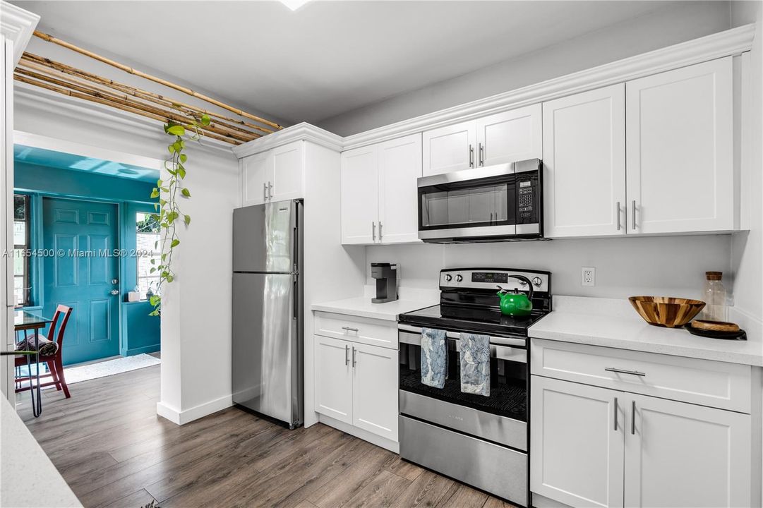 For Sale: $525,000 (2 beds, 1 baths, 816 Square Feet)