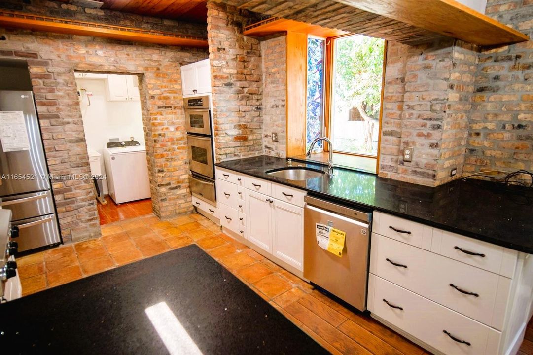 En Venta: $2,239,000 (4 camas, 3 baños, 2338 Pies cuadrados)