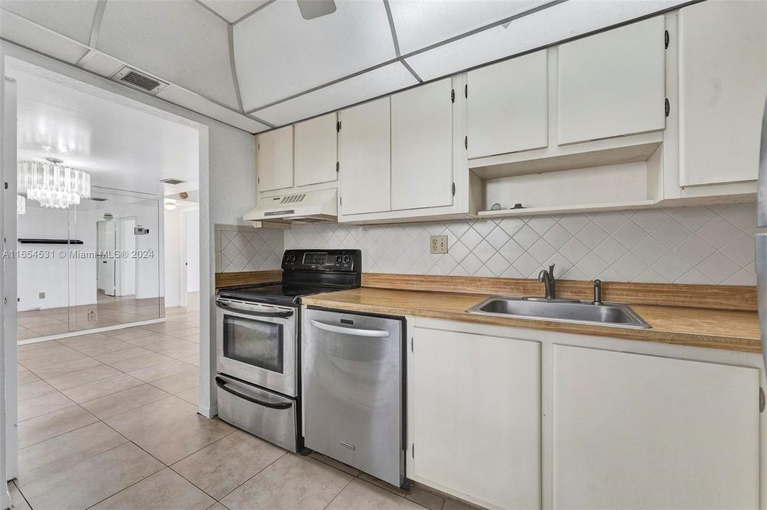 For Sale: $205,000 (2 beds, 2 baths, 1040 Square Feet)