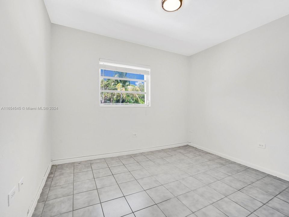 For Rent: $2,850 (2 beds, 2 baths, 860 Square Feet)