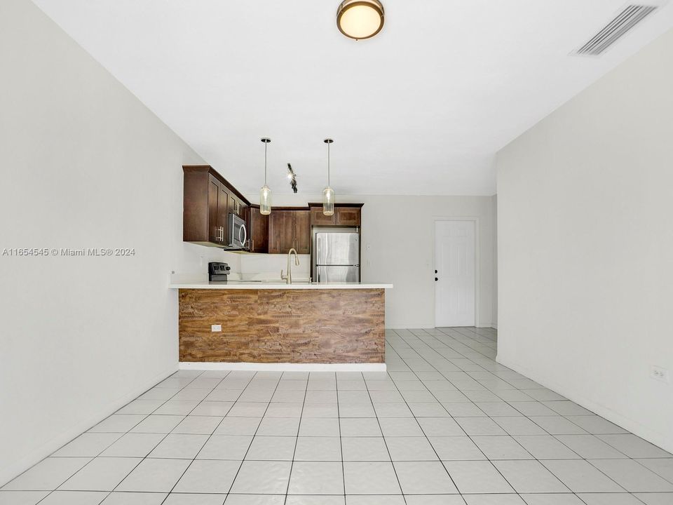 For Rent: $2,850 (2 beds, 2 baths, 860 Square Feet)