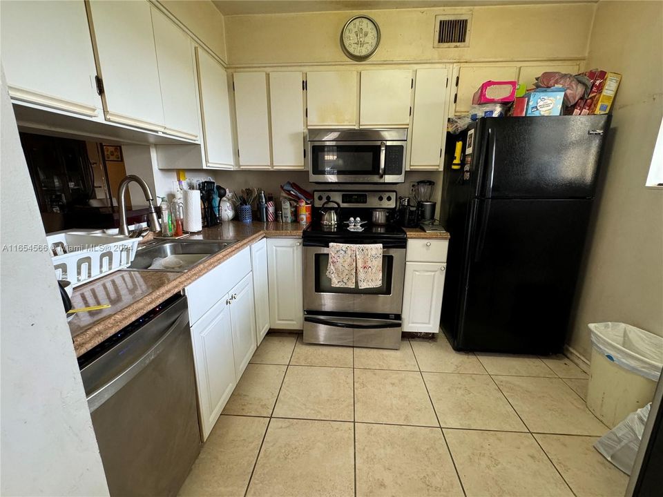 For Sale: $210,000 (2 beds, 1 baths, 1070 Square Feet)