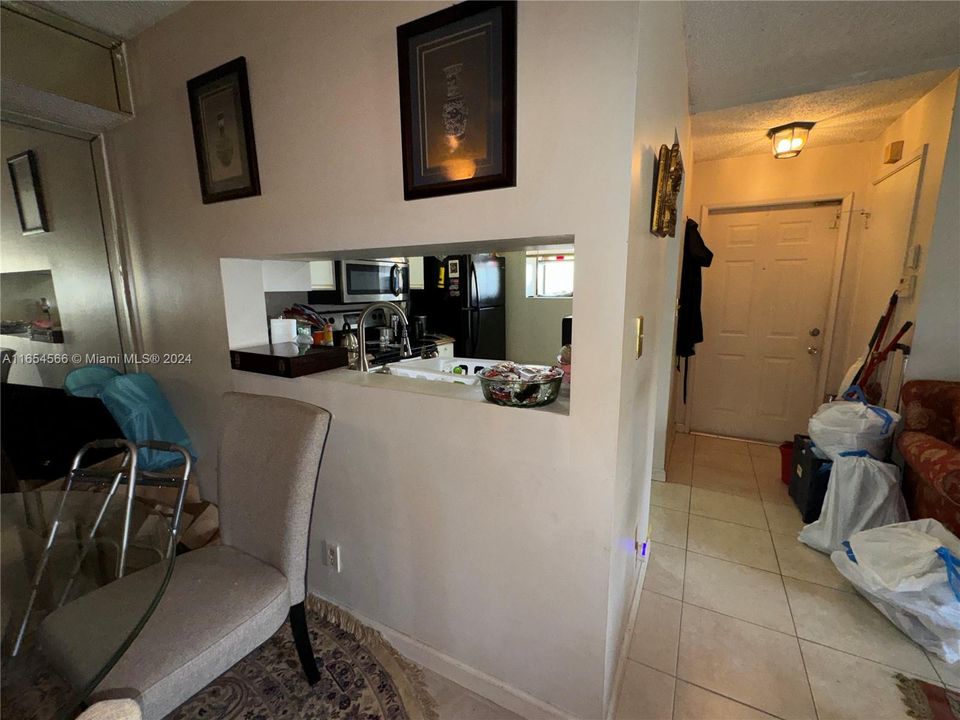 For Sale: $210,000 (2 beds, 1 baths, 1070 Square Feet)