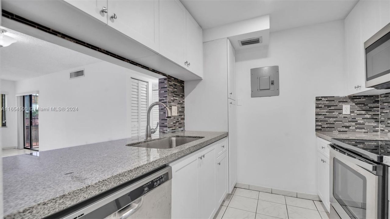 En Venta: $335,000 (2 camas, 1 baños, 981 Pies cuadrados)