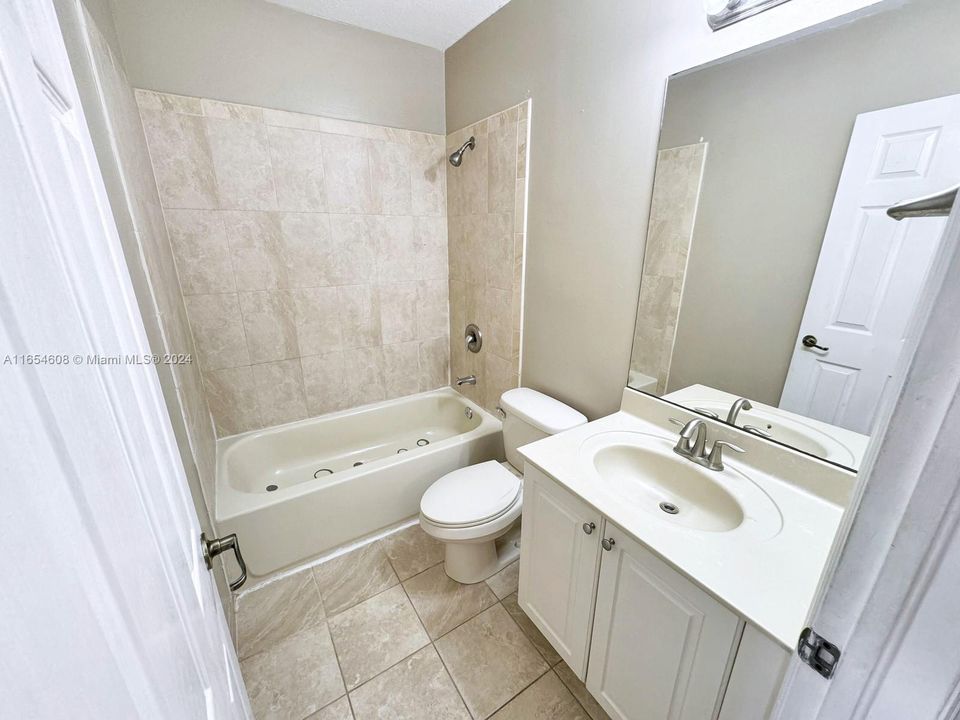 For Sale: $325,000 (2 beds, 2 baths, 1070 Square Feet)