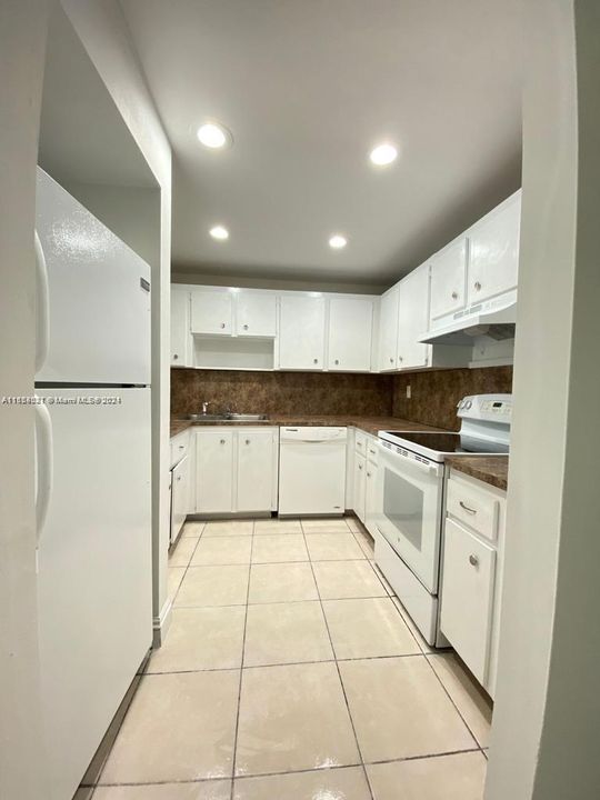 Recientemente alquilado: $2,100 (2 camas, 1 baños, 980 Pies cuadrados)