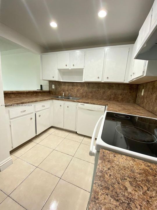 Recientemente alquilado: $2,100 (2 camas, 1 baños, 980 Pies cuadrados)