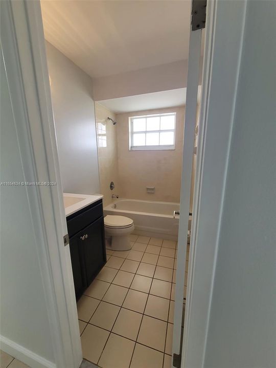 Recently Rented: $3,350 (3 beds, 2 baths, 1124 Square Feet)