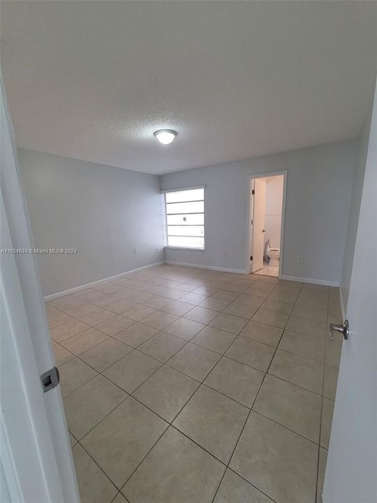 Recently Rented: $3,350 (3 beds, 2 baths, 1124 Square Feet)