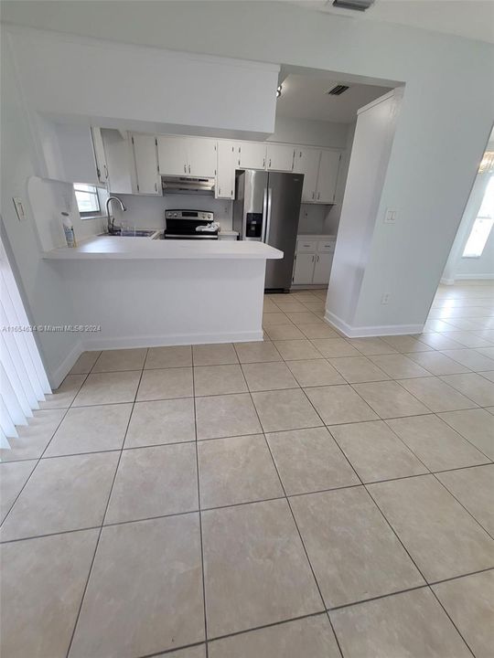 Recently Rented: $3,350 (3 beds, 2 baths, 1124 Square Feet)