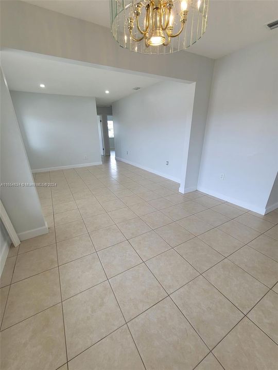 Recently Rented: $3,350 (3 beds, 2 baths, 1124 Square Feet)